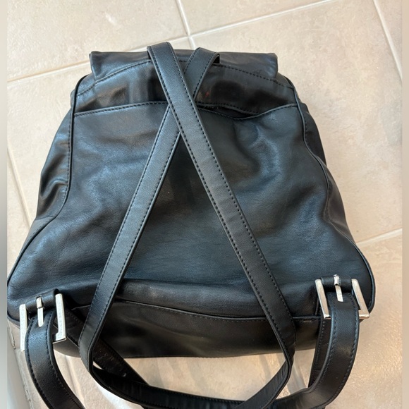 Liz Claiborne Black Leather Backpack 🖤 - Picture 7 of 9